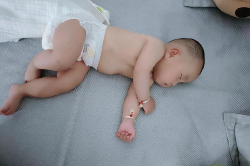苍南宝宝脸上有白色斑块